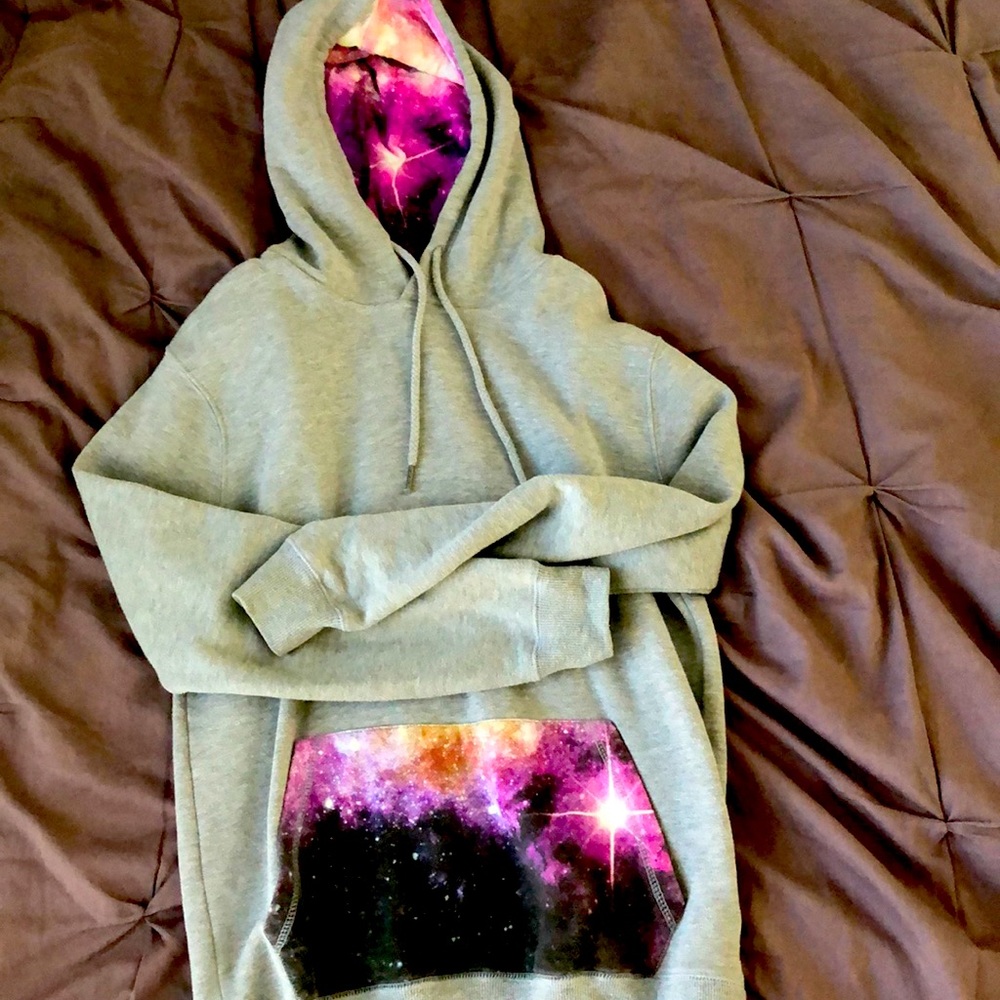Grey sweater that is a xs (tight fit).